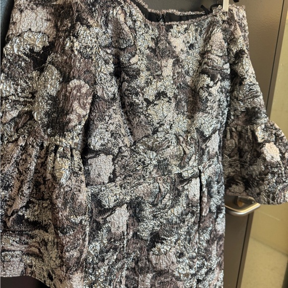 Theia size 8 metallic floral great condition puff sleeved dress - Picture 12 of 13